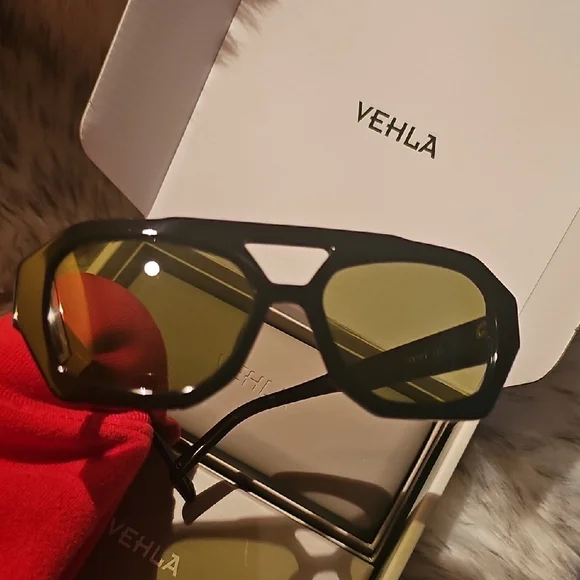 UNISEX Vehla Dark Frame RIVER Black/Khaki Sunglasses - Picture 6 of 13